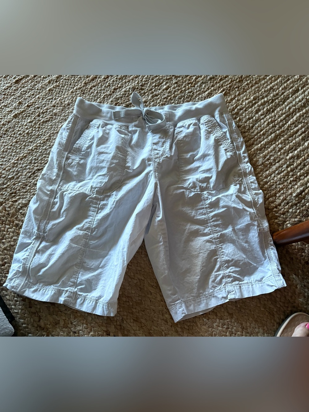 The Calvin Klein Performance women's cargo shorts in light gray size large